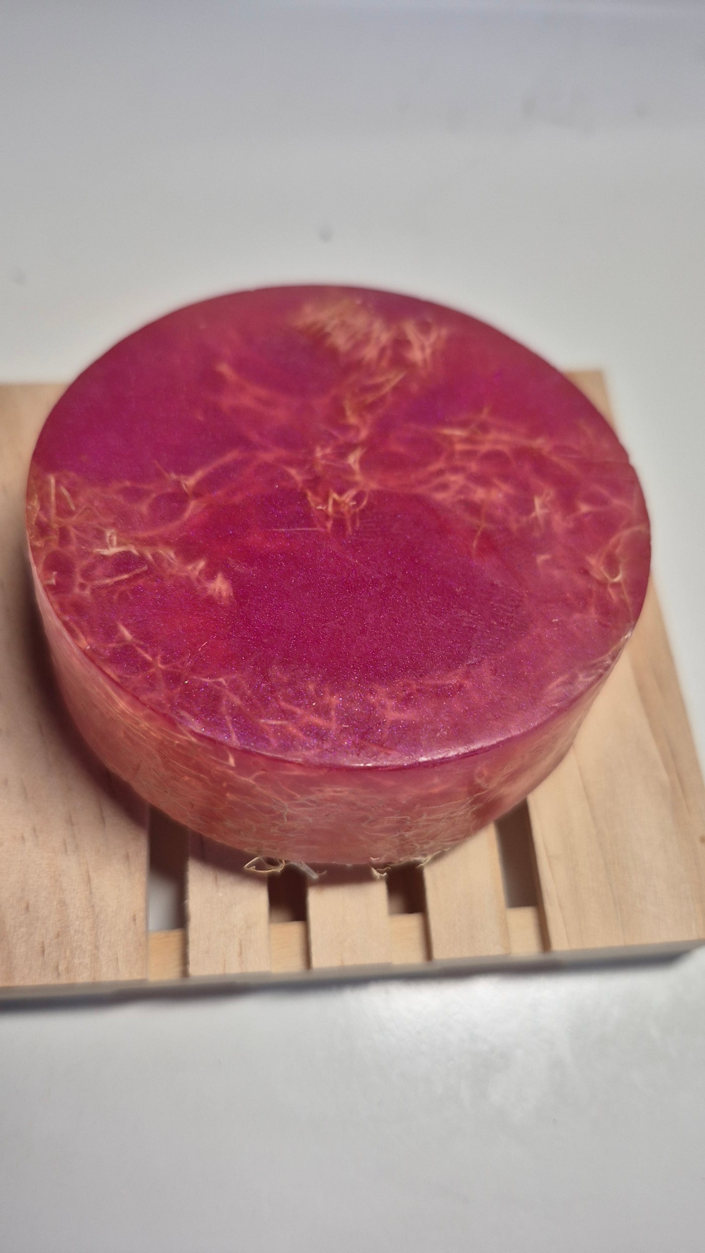 Fruity Behavior – Juicy Fruit-Scented Loofah Soap Bar